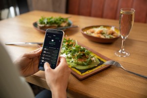 Restaurant staff retention strategies