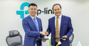 (L-R) Lucas Jiang, General Manager, TP-Link MEA & Mustafa Duran, VP Sales, IPera.