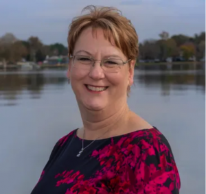 Amy Larrauri, Recognized by BestAgents.us as a 2025 Top Agent