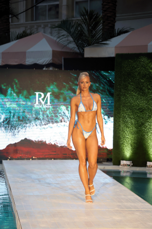 RENEMEJIA LOOK1 press