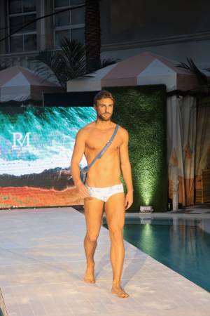 RENEMEJIA LOOK7 press