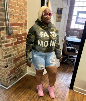 Hilderbrand models bringing the heat, surrounded by style & sophistication