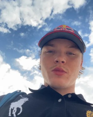 BF76637E C9AD 4946 A437 C0BC2E2E598A