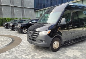 Jacksonville Black Car Limo Sprinter Van Black Car SUVs for JAX Transportation