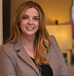 Holly Box, Recognized by BestAgents.us as a 2025 Top Agent 