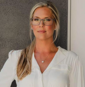 Kelli Eggen, Recognized by BestAgents.us as a 2025 Top Agent 