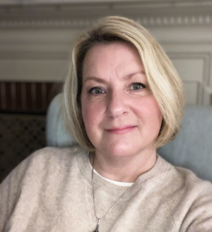 Julie Luettgen, Recognized by BestAgents.us as a 2025 Top Agent 