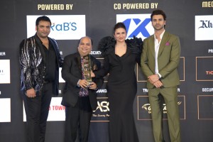 Rohit Khubchandani receiving the Travel Influencer of the Year 2025 award at IIIA Awards