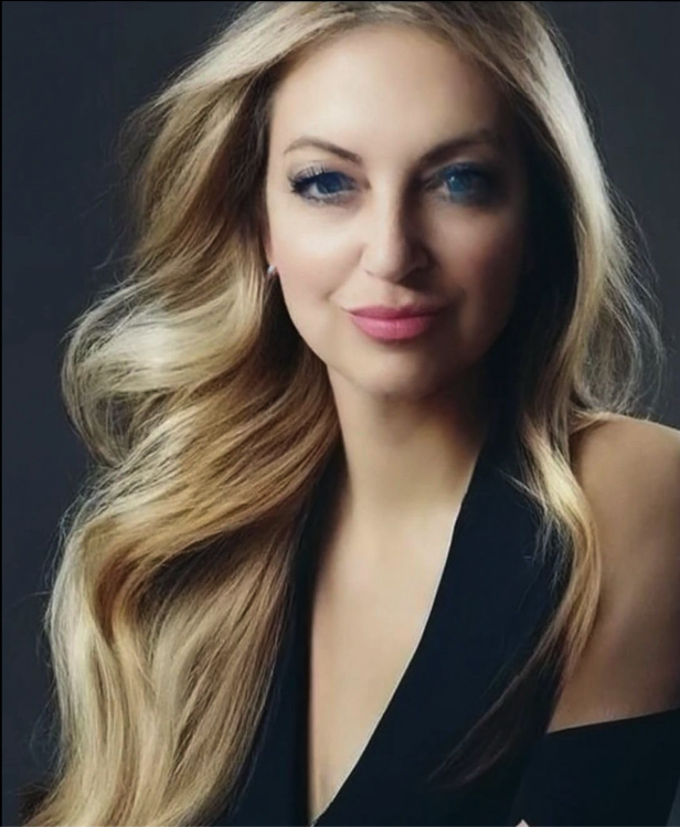 Elizabeth Rossi Author