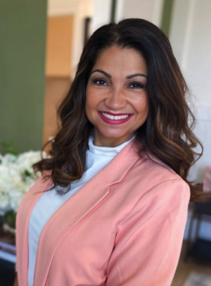 Michelle Henderson, Recognized by BestAgents.us as a 2025 Top Agent 