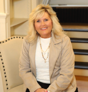 Shelly Guzek, Recognized by BestAgents.us as a 2025 Top Agent 