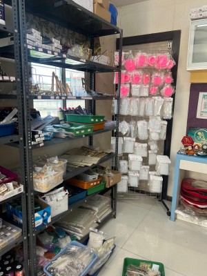 Premium resin, molds, pigments & candle raw materials at ArtOrnate.