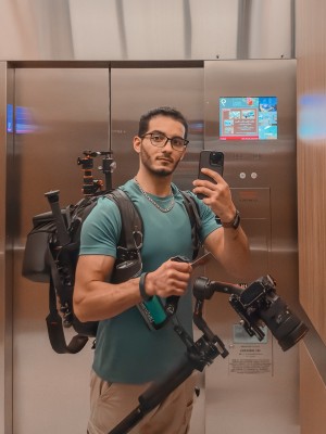 Haidarpng Alkaftani - Picture with camera gear