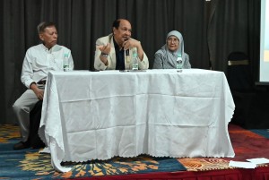 From left to right Shulhameed Marican President Mass Retirees Association Dato Dr Amir Khan Aircraft