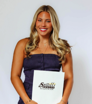 Annalese Backel, Recognized by BestAgents.us as a 2025 Top Agent 