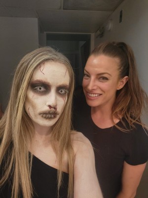 Lorena Placeres behind the scenes with the make-up artist Katharine Goldstein