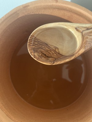 Water cools naturally in a pure clay pot