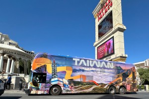 Las Vegas Double Decker Street Side