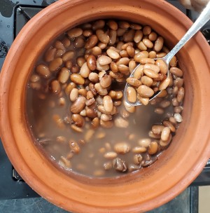 Pressure Cooking PInto Beans in Clay Cookware