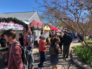 Christkindlmarkt guests