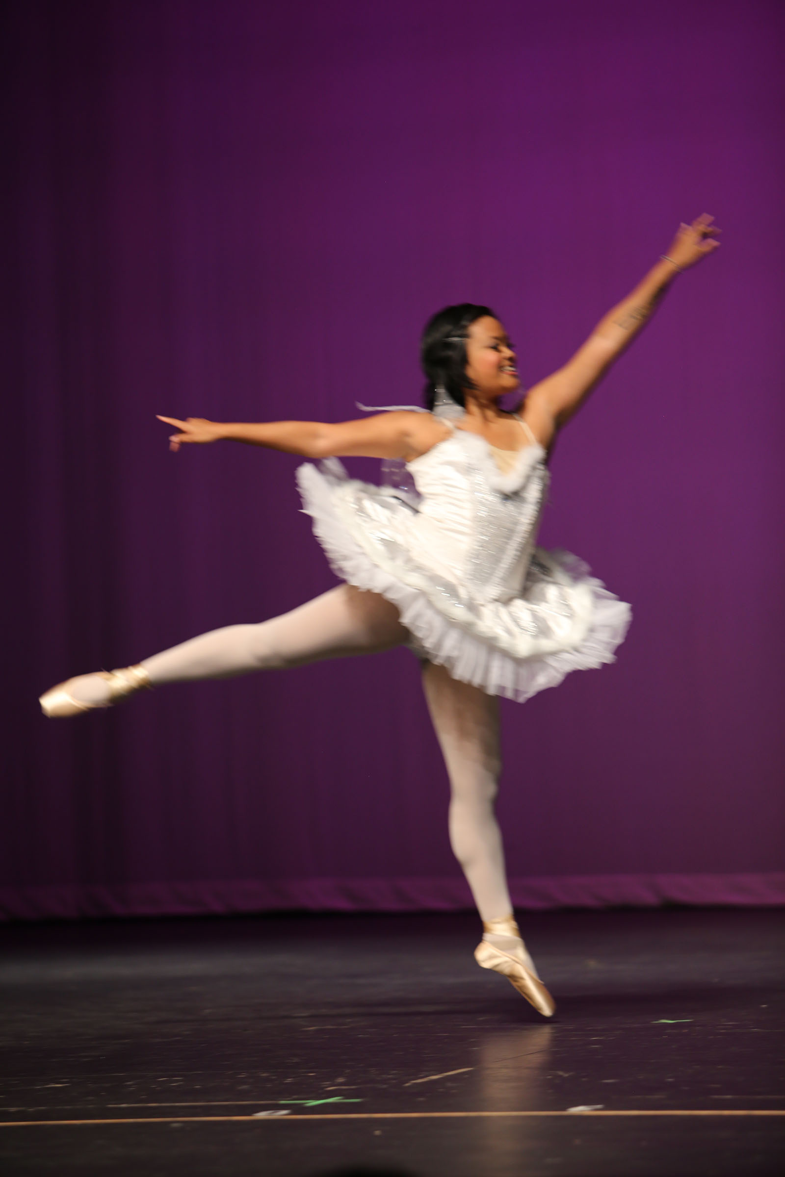 Kari T USMC Veteran Performs on Stage