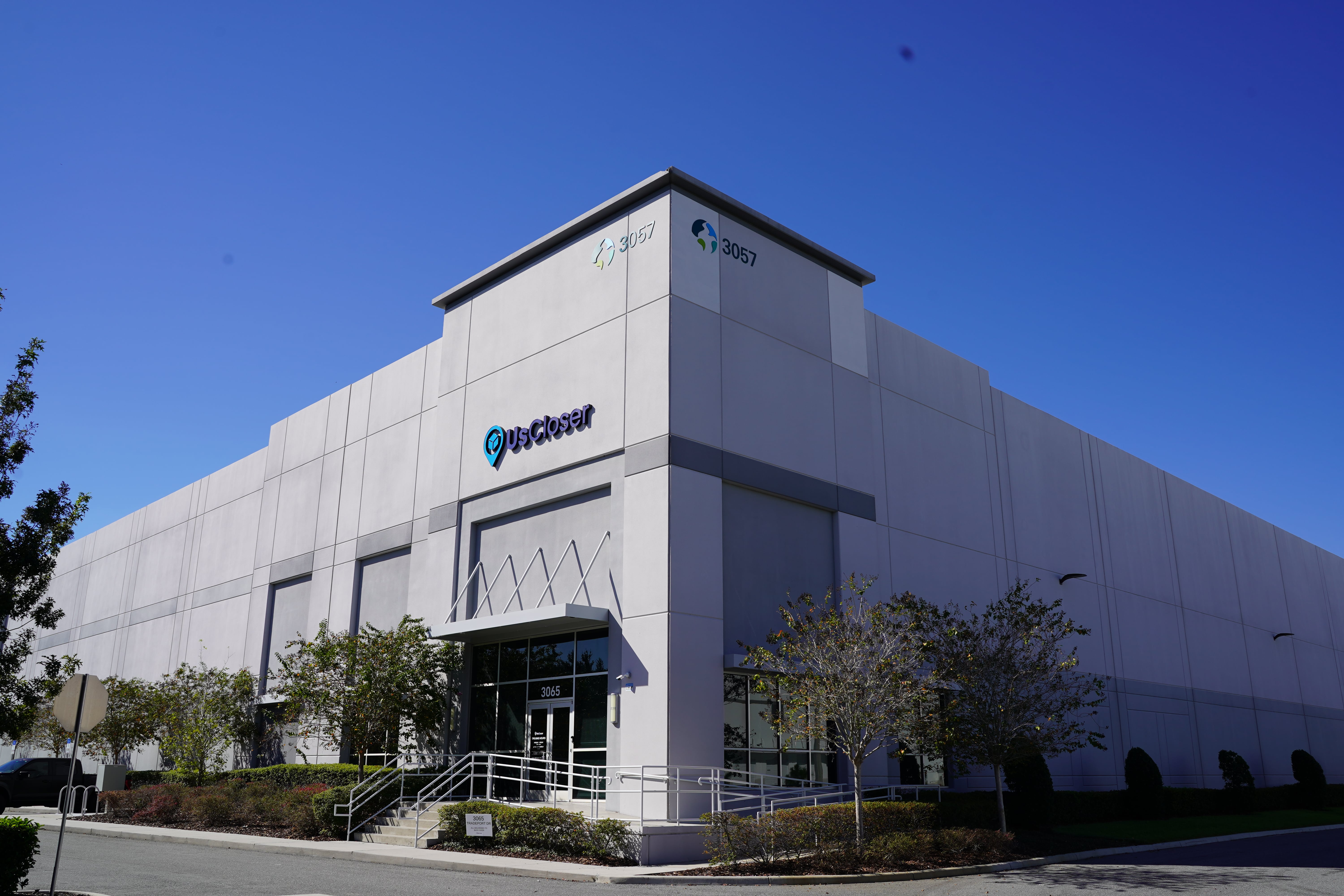 UsCloser Warehouse in Olrando with 25000sqft