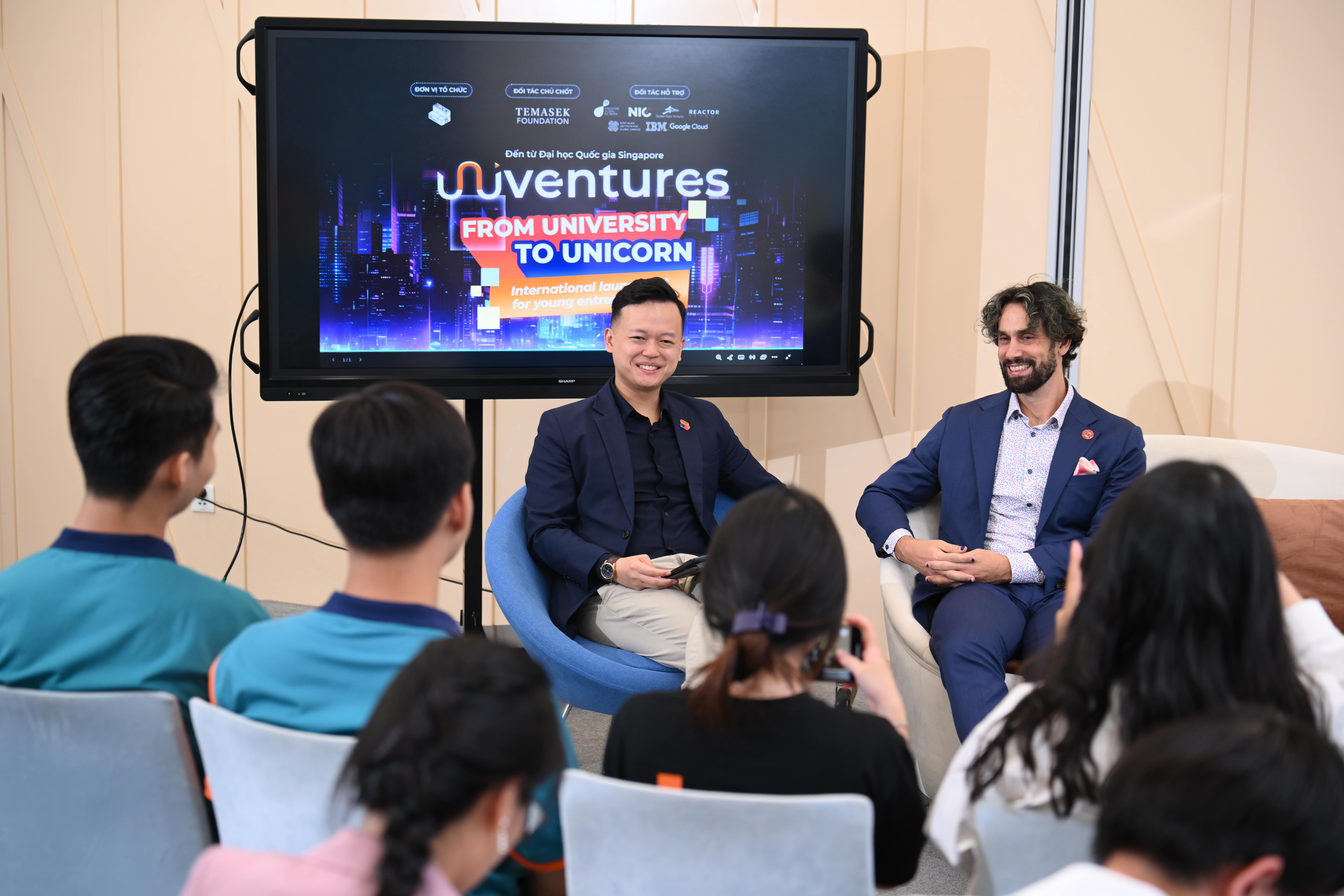 LR Edward Lim at BLK71 and Vinnie Lauria GGV share insights about founders journeys