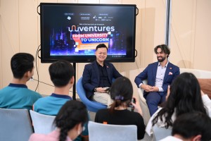 (L-R) Edward Lim at BLK71 and Vinnie Lauria GGV share insights about founders’ journeys.
