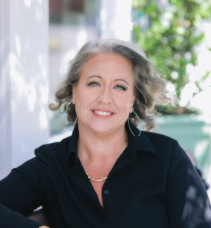 Stacy Stoll, Recognized by BestAgents.us as a 2025 Top Agent 