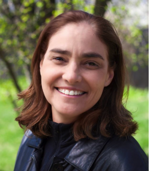 Linda Valenti, Recognized by BestAgents.us as a 2025 Top Agent 