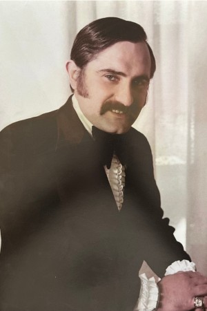 shahen guiragossian author headshot old photo