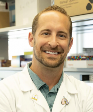 Dr. Frank Weinberg: Pioneering Personalized Care and Research in Lung Cancer Treatment at UI Health