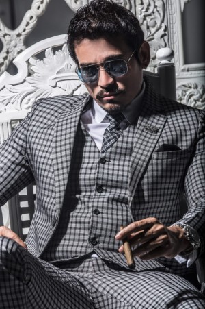 Shawar Ali  Enhances the Heritage Property of Gujarat’s White Palace with His Eccentric Aura