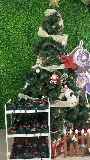 Professional Christmas Game Cosplay Outfits with Worldwide Delivery