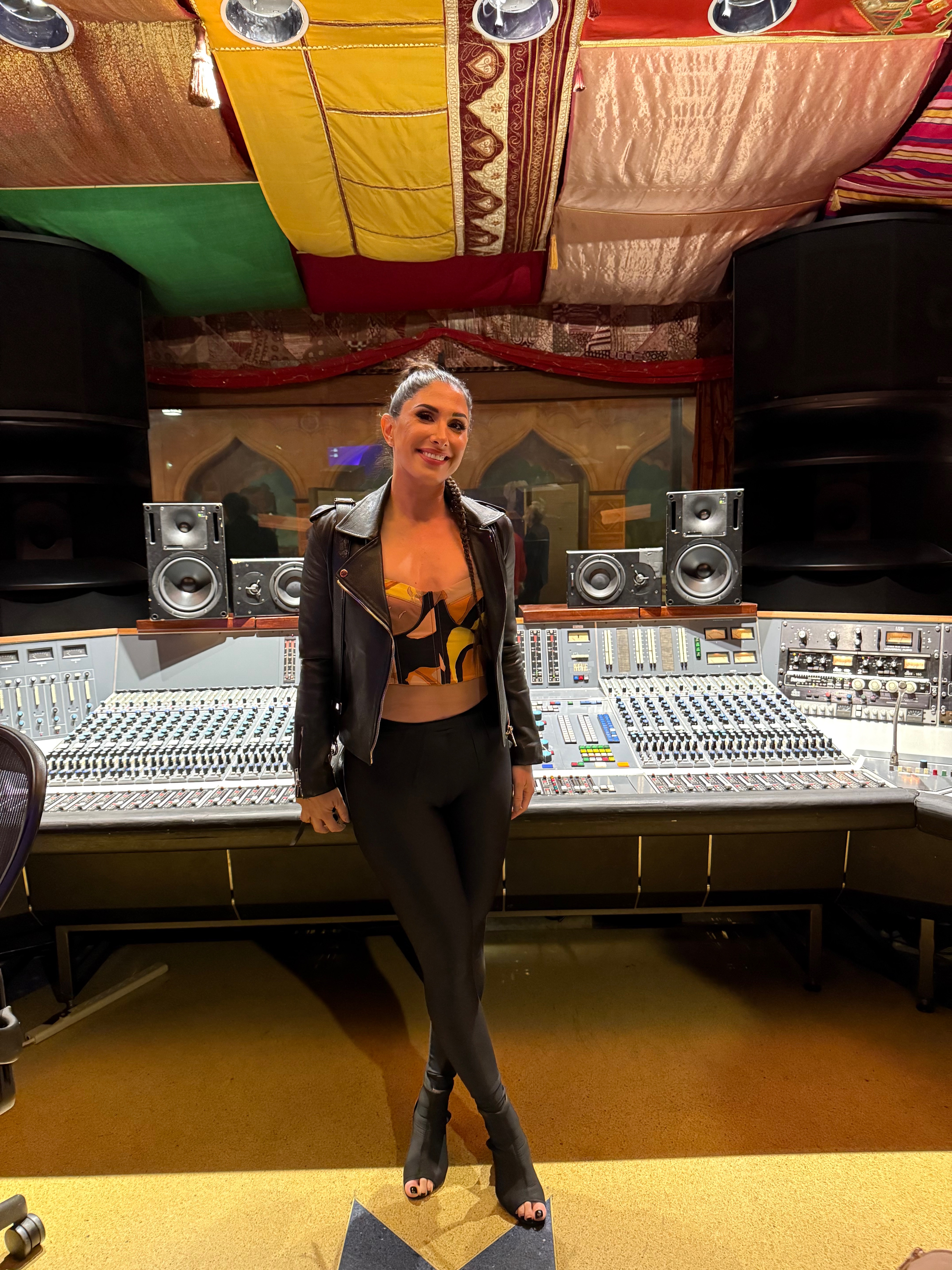 jaziah is multilingual