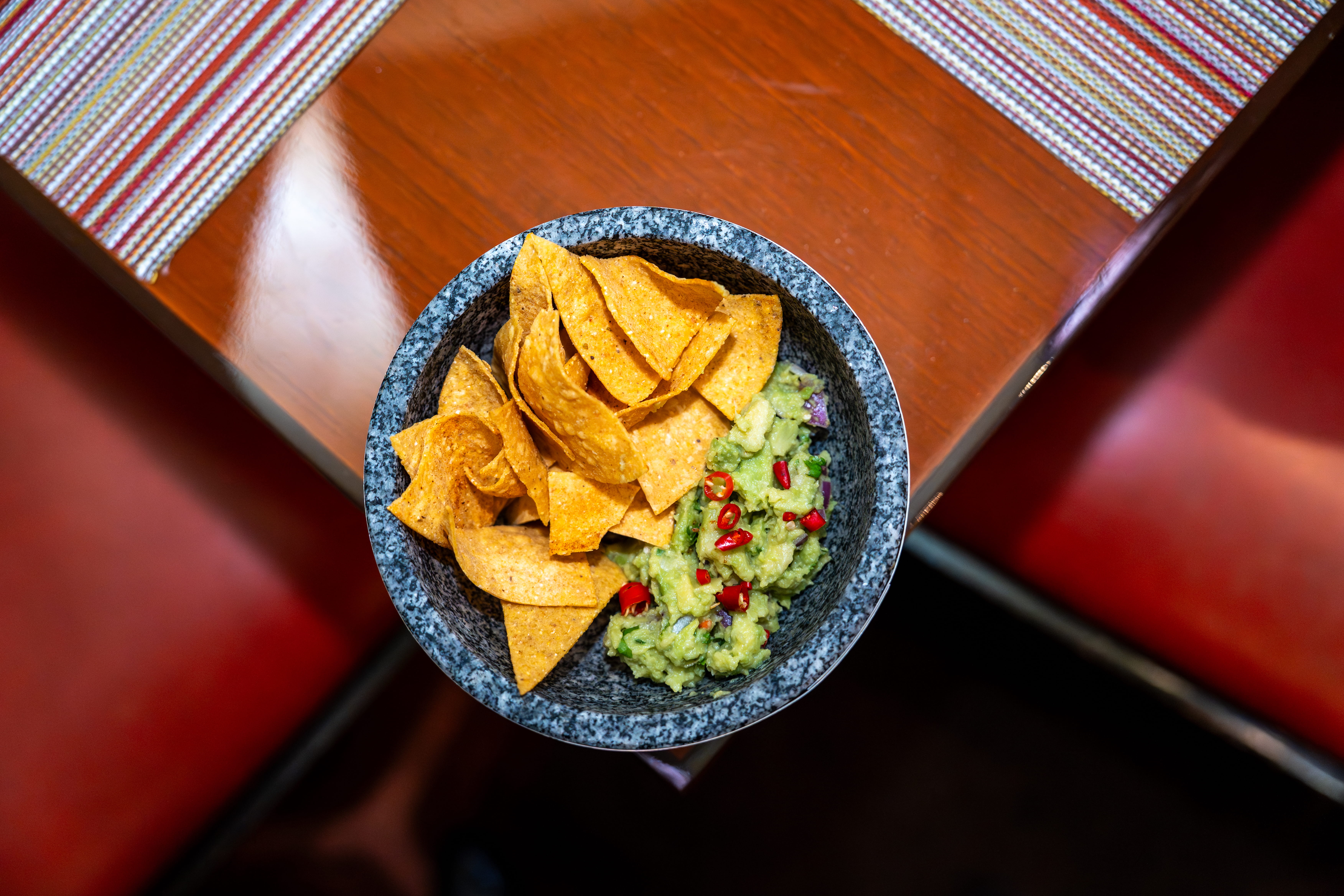 Crispy nachos served with fresh guacamole Crispy nachos served with fresh guacamole