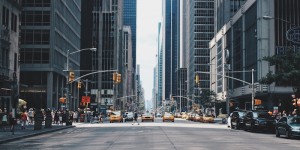 photo 1449824913935 59a10b8d2000