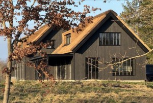 All-season Wooden House with Modern Architecture and Sustainable Solutions - 3huse