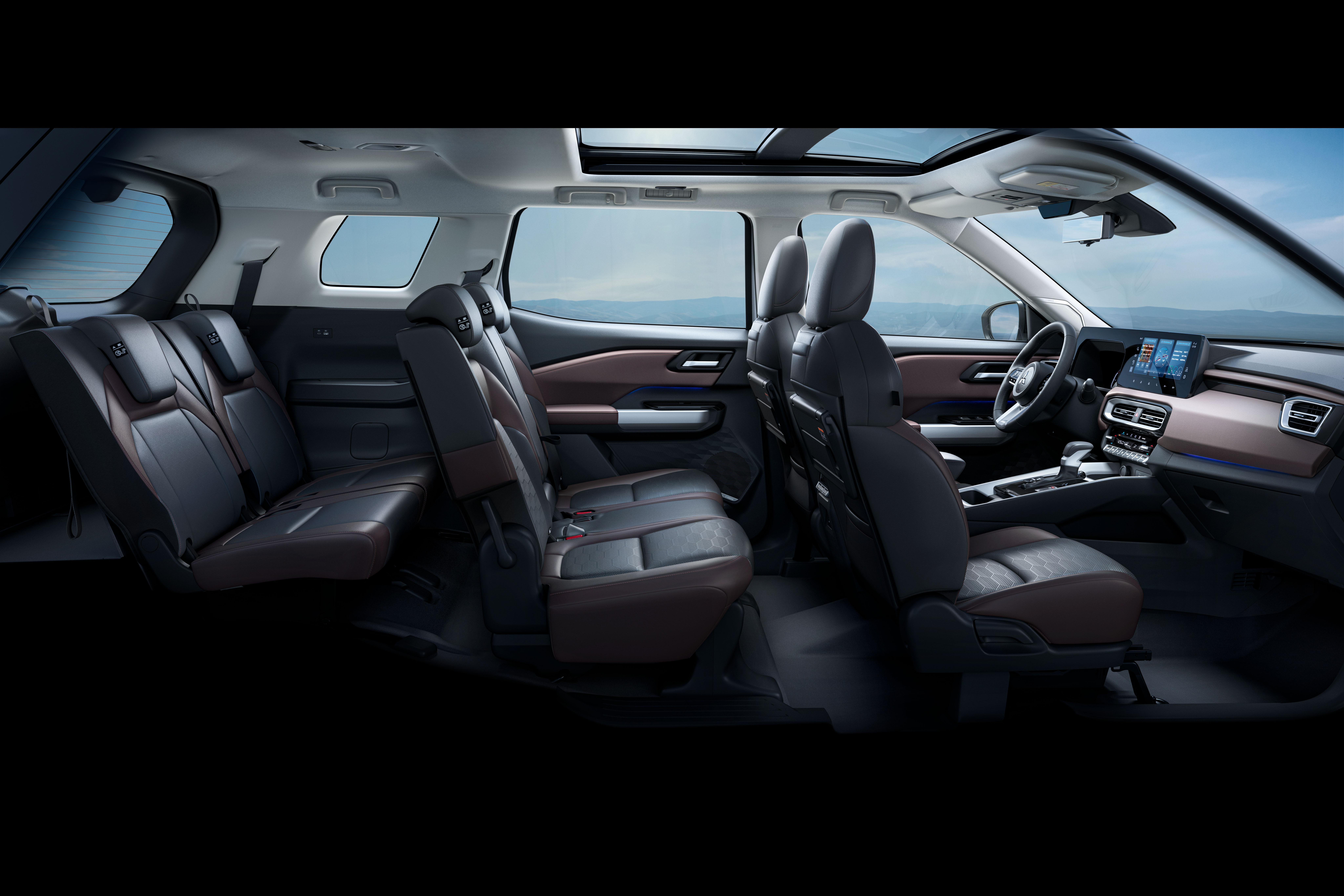 MITSUBISHI DESTINATOR INTERIOR