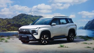 MITSUBISHI DESTINATOR EXTERIOR