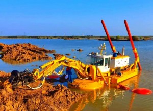 Tracked amphibious dredging machine designed in China 2
