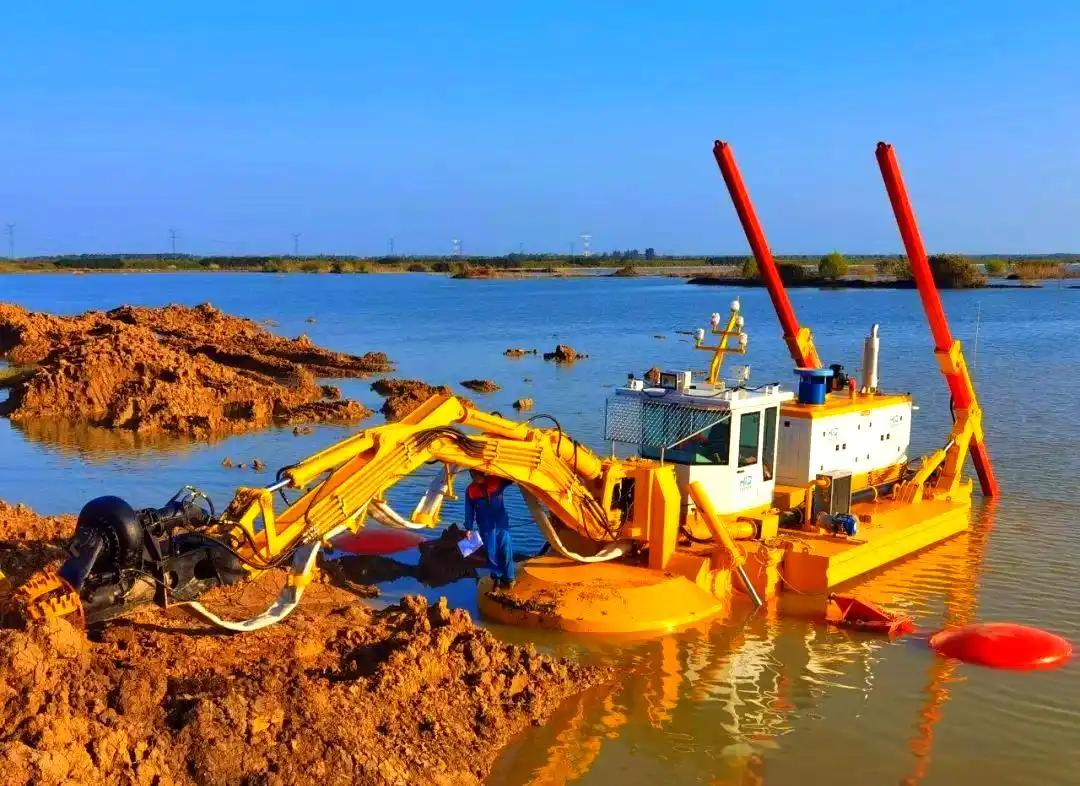 Tracked amphibious dredging machine designed in China 2