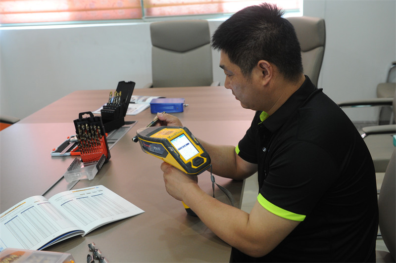 Jiacheng Tools ensures that every cobalt drill bit undergoes strict raw material inspection vacuum h