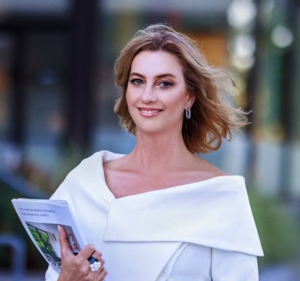 Burlingame REALTOR® Karina Zakharov Elevates Real Estate Experiences with Client-Centric Approach