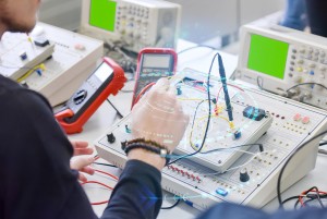 High-Speed Power Supply for Automotive Electronics Testing