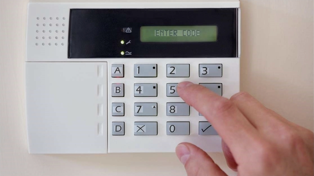 burglar alarm uses dial tone burglar alarm uses dial tone