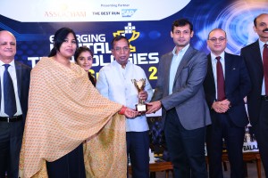 Zefmo team members, led by Shudeep Majumdar, Annu Yadav and Aarzoo being presented the ASSOCHAM award by Shri Som Parkash, Hon’ble Minister of State, Ministry of Commerce & Industry, Government of India