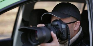 What does a private investigator do 1