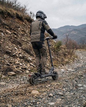 Ausom Unveils Control-Focused Electric Scooter to Tackle Match-Day Travel Stress Ahead of 2026 World Cup
