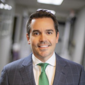 Orlando dentist Dr Gustavo De Oliveira at Lake Lucerne Cosmetic and Implant Dentistry